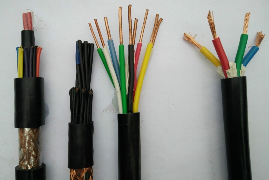 處理廣東起聯電纜進水的方法是預防.jpg 處理廣東起聯電纜進水的方法是預防.jpg